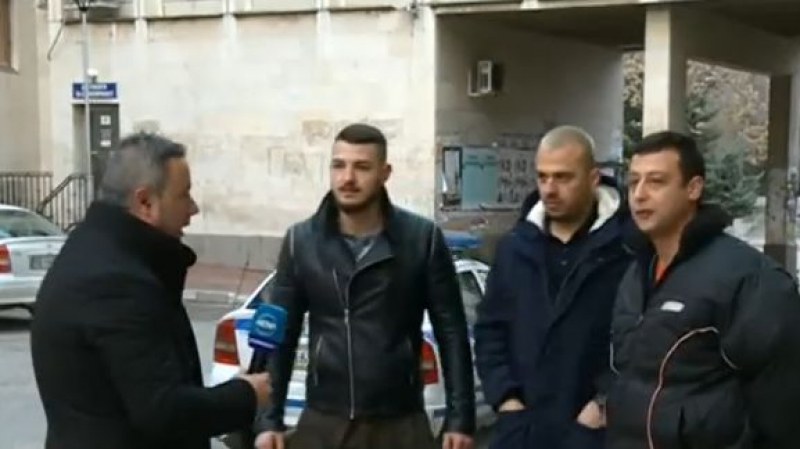 Пуснаха от ареста младежите, снимали клип с калашници в Асеновград