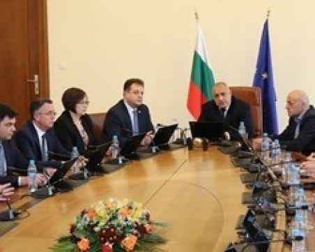 Борисов освободи двама шефове в АПИ и един съветник заради скандала с винетките