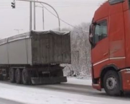 Гърция спря преминаването на коли без вериги през ГКПП “Илинден“