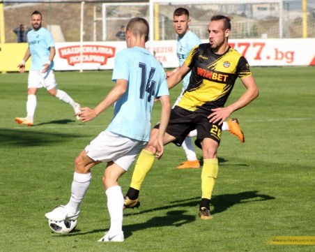 Колко прибра Ботев от трансфера на Стивън Петков?