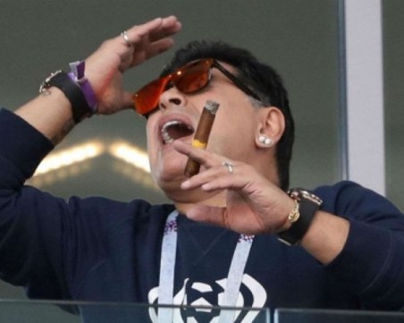 Кръвоизлив прати Марадона в болница