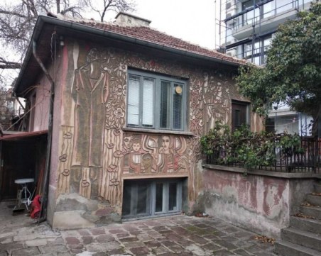 Повдигнаха обвинения след кражбата на картини на Майстора