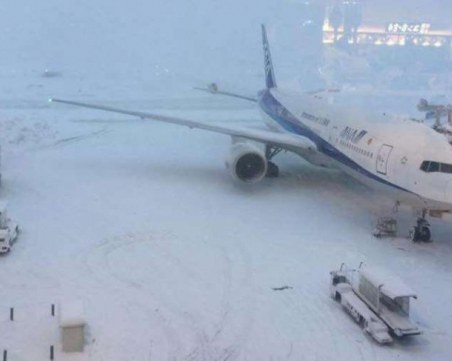 Транспортен хаос! Стотици полети отменени заради снега в Мюнхен