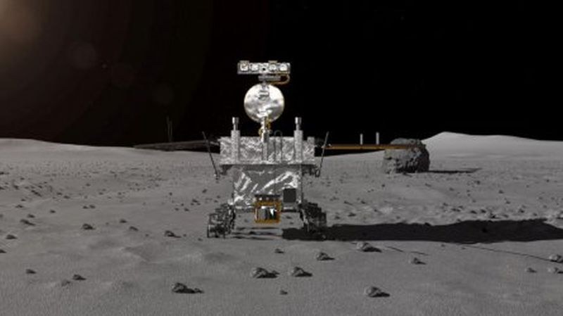 Китайският роувър на далечната страна на Луната работи нормално