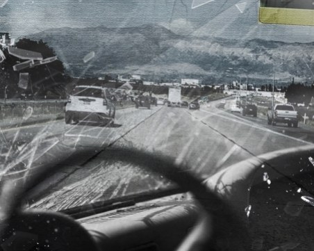 Катастрофа на пътя Бяла-Русе! Румънска кола се удари в стена, има ранен