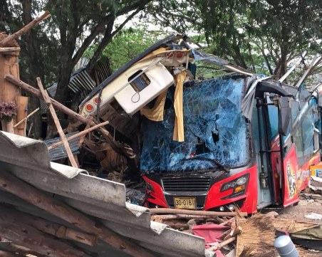 Шестима загинаха при катастрофа с автобус в Тайланд