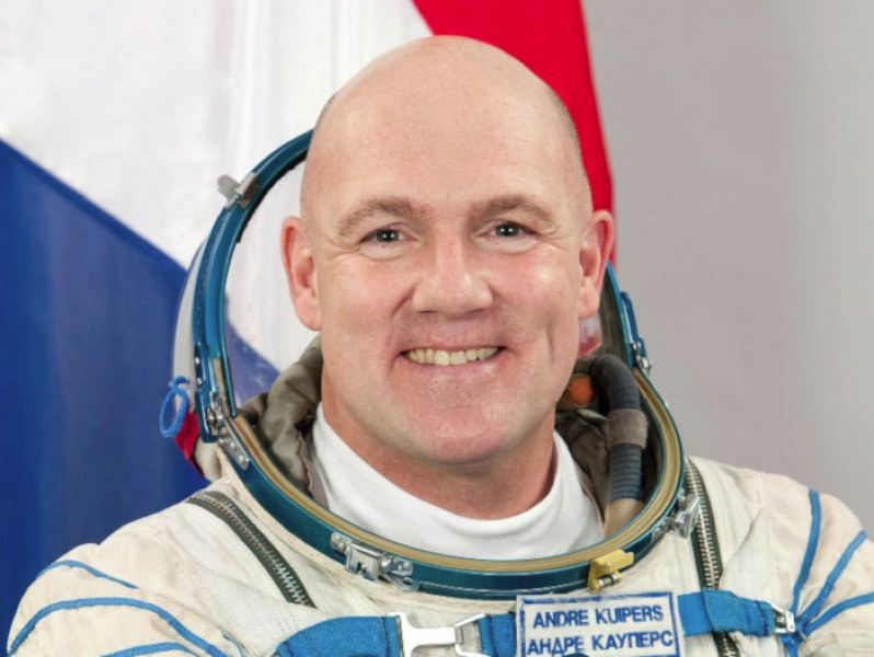 Космонавт звънна погрешка на спешния номер 911