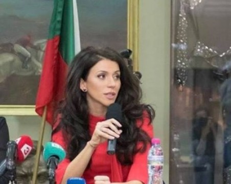 Близка до семейство Ласкин: Звънят цяла нощ на Алекс, тя има нужда да се погрижи за детето!