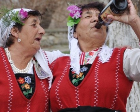 Мъжете да се крият вкъщи! Днес е женски празник!