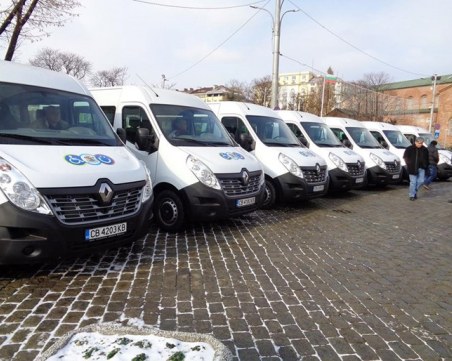 Нови микробуси за трудноподвижни хора тръгват в София СНИМКИ