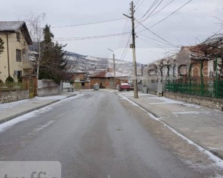 АПИ: Пътищата в Пловдивско са опесъчени, остават ограниченията за 