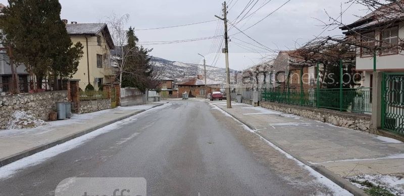 АПИ: Пътищата в Пловдивско са опесъчени, остават ограниченията за 