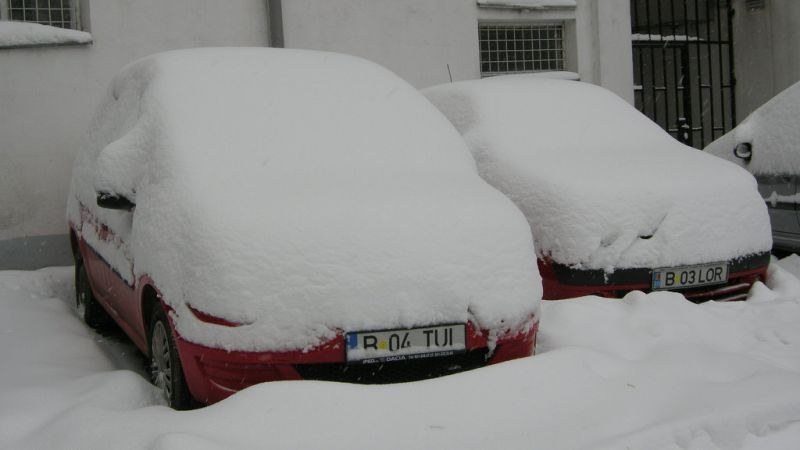 11 неща, които да НЕ оставяте в колата си през зимата