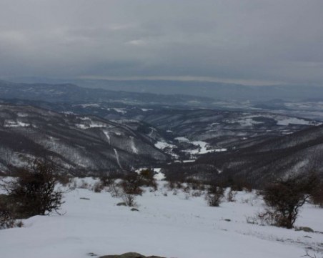 Чудо! Обявен за издирване дядо преживя ледена нощ в планински район, откриха го жив