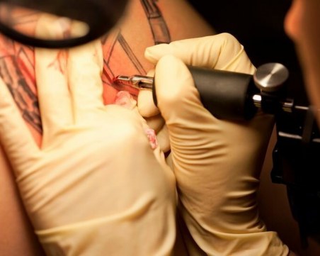 Испанец се извини за изневяра чрез... татуировка СНИМКИ