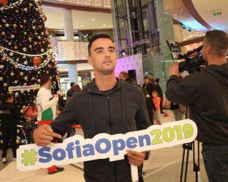 Мико ще играе с деца утре в Пловдив