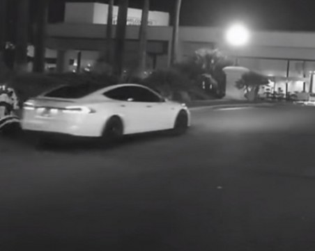 Роботи се сблъскаха на улица в Лас Вегас ВИДЕО