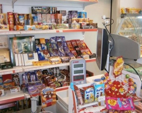 14-годишен сви 200 лева от магазин за хранителни стоки в Карлово