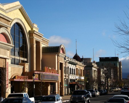 Американската полиция издирва мъж, лизал звънец (ВИДЕО)