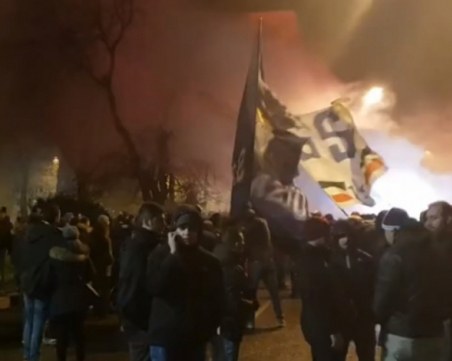 Безредици в Рим за рождения ден на Лацио, хвърчат камъни и бутилки ВИДЕО