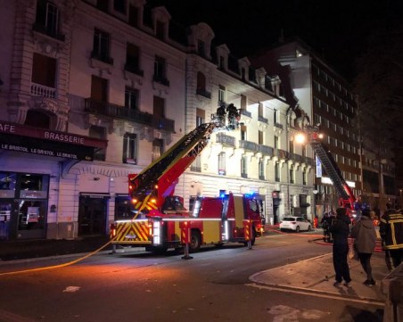 22 души пострадаха при пожар в 4-етажна сграда