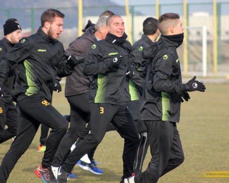 Ботев започна първия си лагер