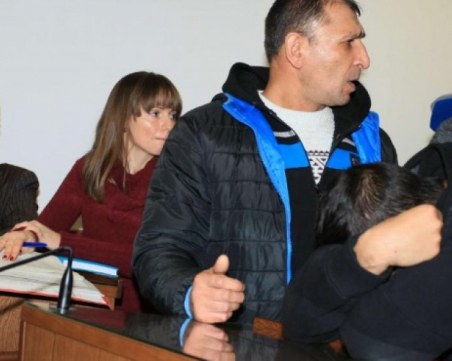 Оставиха в ареста Чоко и Амет, откраднали картини на Майстора