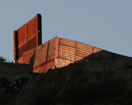 Oткриха 20 тела, 17 от които овъглени, и пет изпепелени автомобила