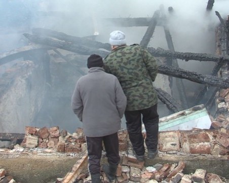 След пожара в родопско село: Хората ще изградят читалището наново