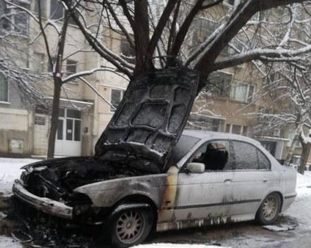 Запалиха БМВ-то на 26-годишна жена