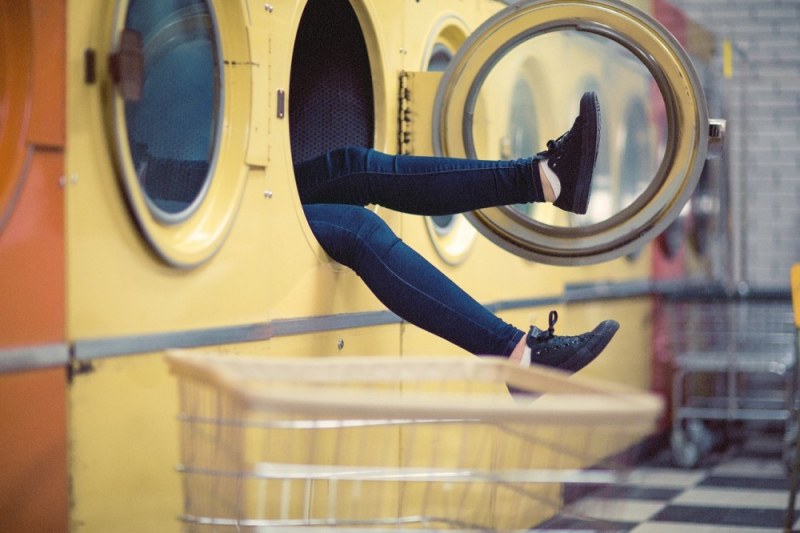 9 неща, които никога не трябва да слагате в пералнята