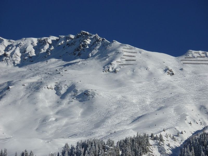 Спасители издирваха 3 часа сноубордист в Банско, има голяма лавинна опасност