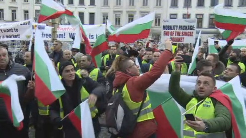 Стотици българските превозвачи протестират в Брюксел СНИМКИ