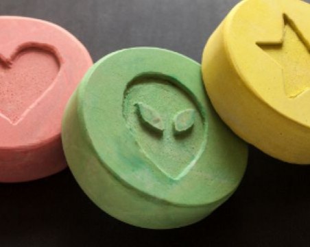 600 000 таблетки екстази са открити в два тежкотоварни камиона