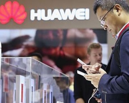 Арестуваха служител на Huawei и киберспец за шпионаж