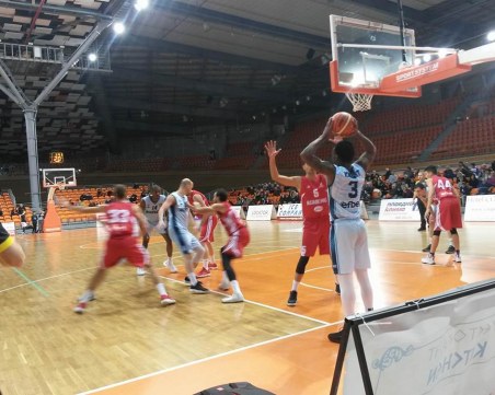 Четвърта поредна победа за Академик Бултекс 99