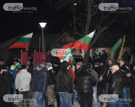 Хора започнат да си тръгват от протеста – съзряха политизиране СНИМКИ и ВИДЕО