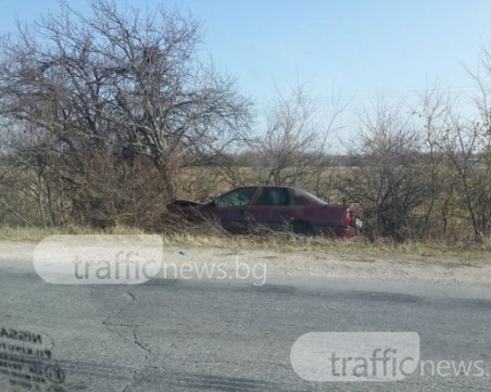 Кола се обърна в канавка край Велинград, мъж пострада