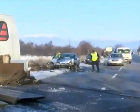 Пет автомобила се нанизаха край Казанлък