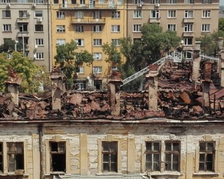 Покрив за 130 бона спасява Царските конюшни ВИДЕО