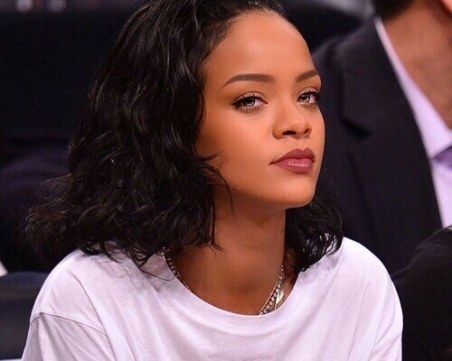 Риана пусна колекция бельо за Свети Валентин СНИМКИ