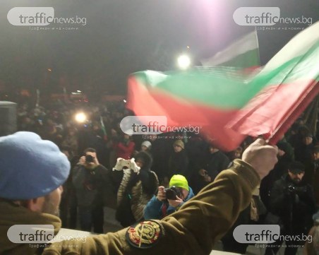 Военни и протестиращи прииждат във Войводиново СНИМКИ и ВИДЕО