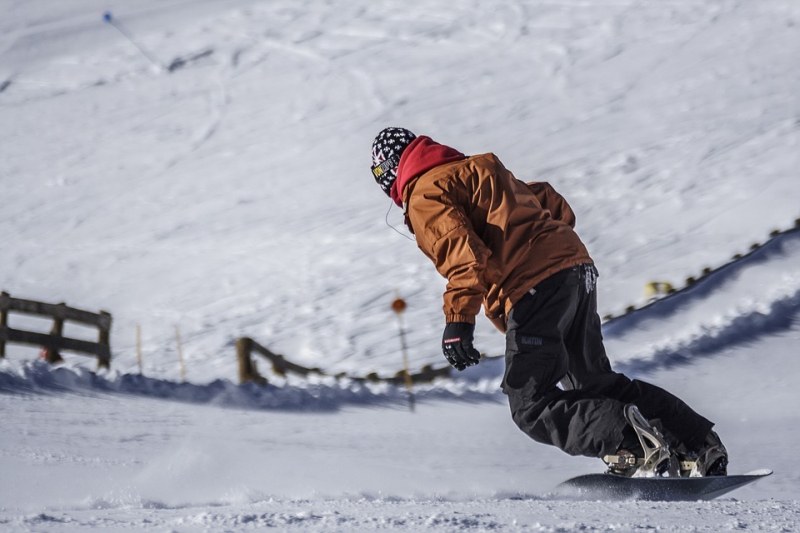 Близо 3 часа спасители издирваха сноубордист в Банско