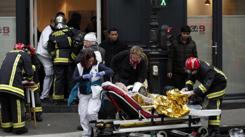 4-ма са загинали след мощния взрив в Париж