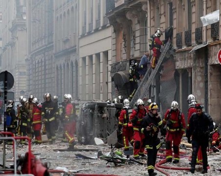 Голяма експлозия в Париж, има ранени