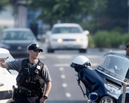 Трима ранени след стрелба в американски мол