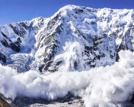 Лавина уби трима скиори в Алпите, четвърти е в неизвестност