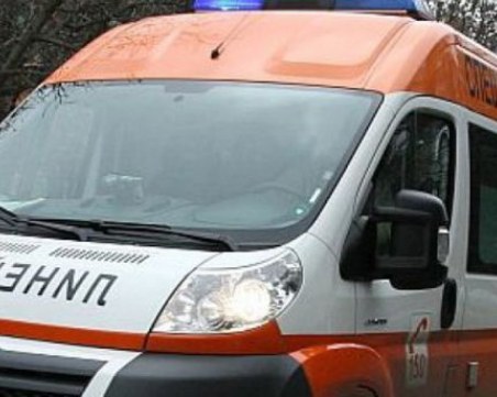 Полицай катастрофира край Монтана, откараха го в болница