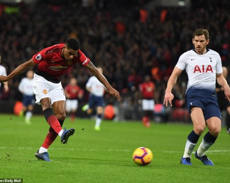 Юнайтед няма спирка при Солскяер - победи и Тотнъм пред погледа на Бербатов ВИДЕО