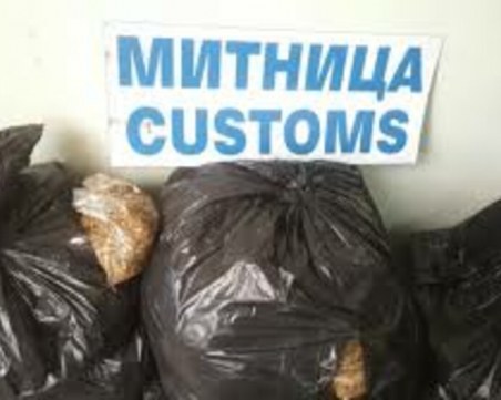 Задържаха нелегален тютюн в куриерски пратки в Пловдив
